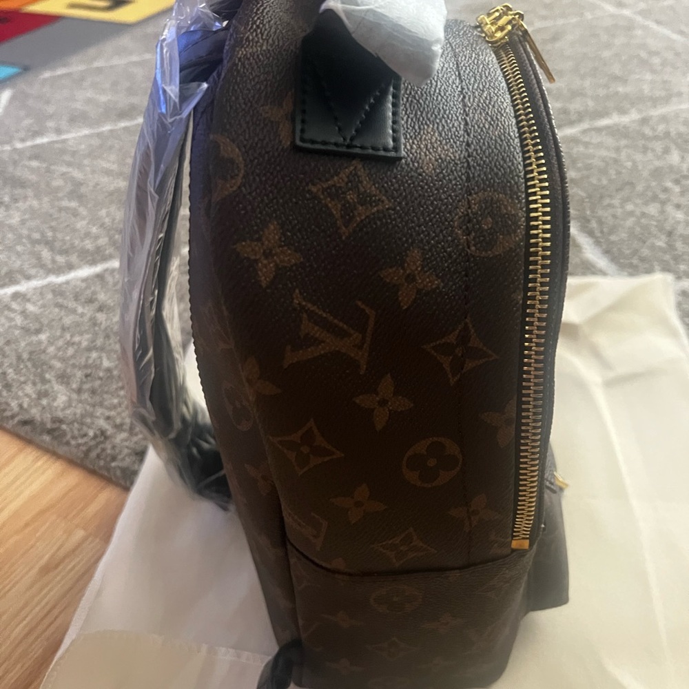 BackPack..new and never used..I habe already one,that's why i am selling this..